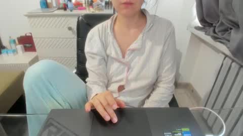 angel_lee__ online show from February 2025 10:19:01 AM