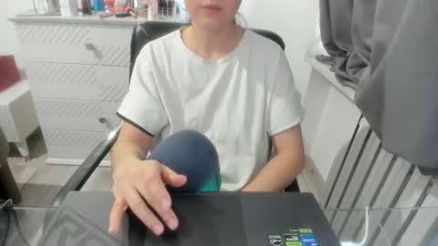 angel_lee__ online show from February 2025 11:12:01 AM