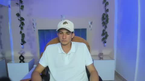 Snapshot of angel_of_sinn chatting on April 2026 03:45:01 AM angel_of_sinn online show from April 2026 03:45:01 AM