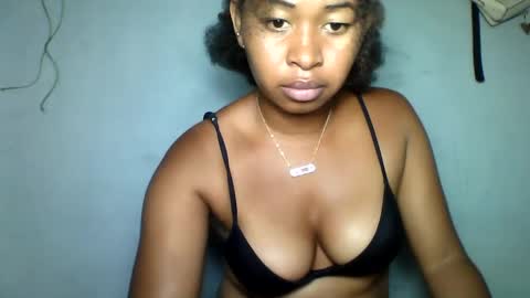 Snapshot of angela0112 chatting on February 2025 05:23:02 PM angela0112 online show from February 2025 05:23:02 PM