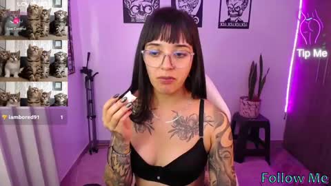 Snapshot of angela_lauren chatting on February 2025 03:42:01 AM Angela online show from February 2025 03:42:01 AM