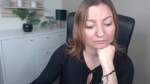 Angela online show from September 2025 07:12:01 AM