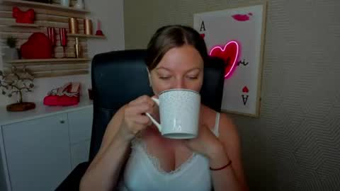 Snapshot of angela_samt chatting on June 2026 05:45:01 AM Angela online show from June 2026 05:45:01 AM