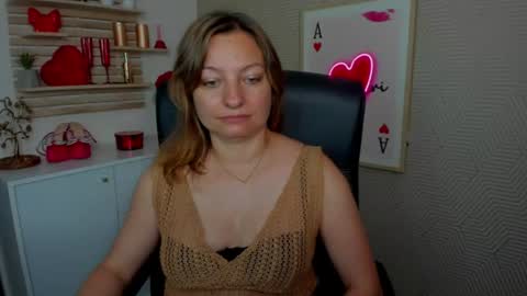 Snapshot of angela_samt chatting on June 2026 05:25:01 AM Angela online show from June 2026 05:25:01 AM