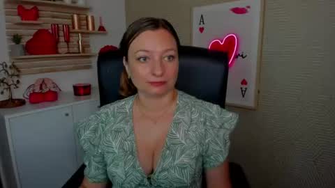 Snapshot of angela_samt chatting on June 2026 05:41:02 AM Angela online show from June 2026 05:41:02 AM