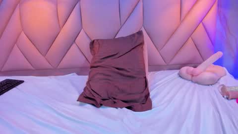 ANGELA online show from February 2025 04:59:01 PM