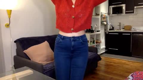 Angela online show from November 2025 04:28:02 PM