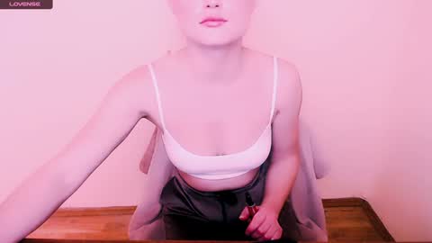 Snapshot of angelalice_ chatting on January 2025 02:15:02 PM Alice online show from January 2025 02:15:02 PM