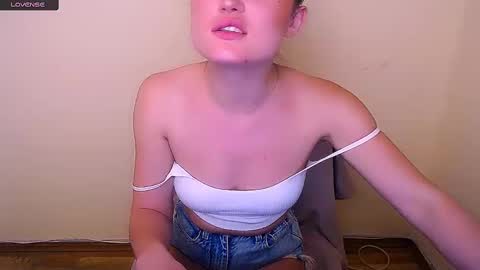 Snapshot of angelalice_ chatting on March 2025 11:06:02 AM Alice online show from March 2025 11:06:02 AM