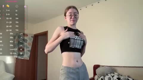 Angela online show from October 2025 04:13:01 AM