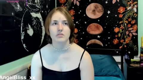 Snapshot of angelbliss_xx chatting on November 2025 04:17:01 PM Angel online show from November 2025 04:17:01 PM