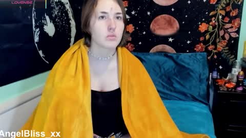 Snapshot of angelbliss_xx chatting on November 2025 03:45:01 PM Angel online show from November 2025 03:45:01 PM