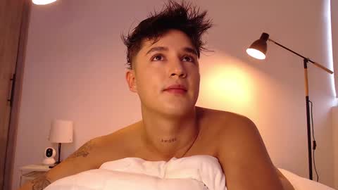 Angel online show from October 2025 09:10:02 PM