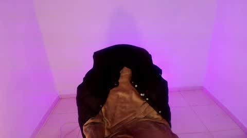 angele online show from April 2026 07:27:01 PM