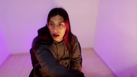 angele online show from April 2026 07:39:01 PM