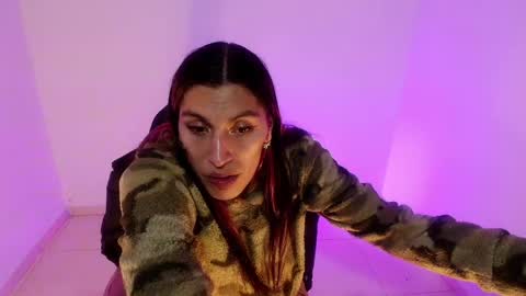Snapshot of angele_johnson chatting on May 2026 06:05:01 PM angele online show from May 2026 06:05:01 PM