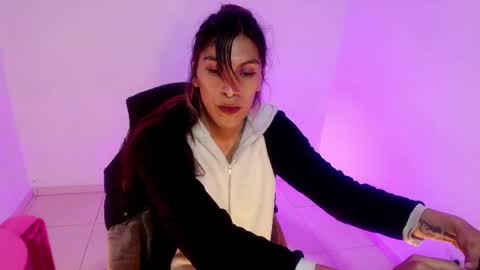 Snapshot of angele_johnson chatting on May 2026 09:35:02 PM angele online show from May 2026 09:35:02 PM