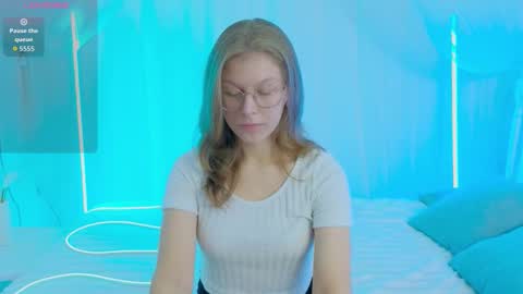 Ksenia online show from October 2025 02:18:02 PM