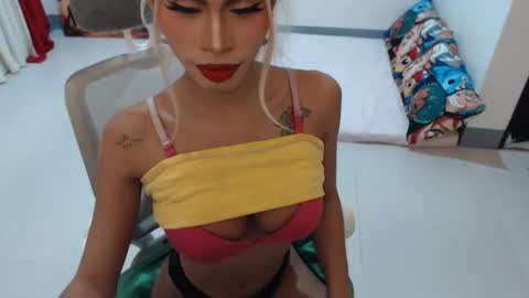 DIVINE ANGEL online show from January 2026 02:06:02 AM