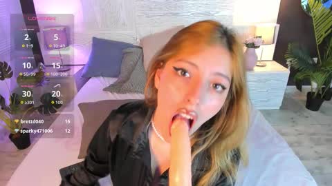 Snapshot of angeliique_ chatting on October 2025 08:30:02 PM Angelique online show from October 2025 08:30:02 PM