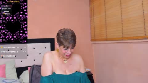 Snapshot of angelina_stone_65 chatting on January 2025 01:42:01 AM Angelina online show from January 2025 01:42:01 AM
