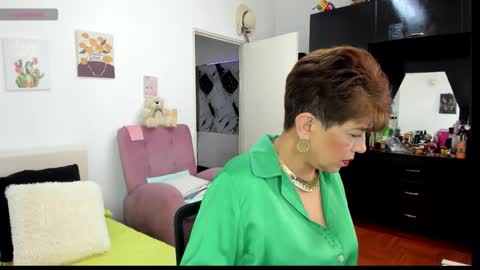 Angelina online show from November 2025 04:42:02 PM