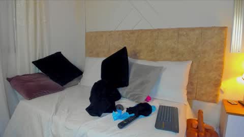 Snapshot of angelinarouse_ chatting on December 2025 06:19:01 AM angelinarouse_ online show from December 2025 06:19:01 AM