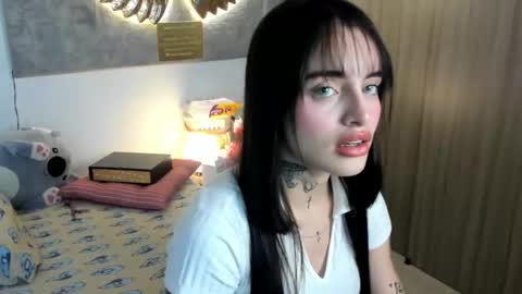 Angeline Smith  online show from October 2025 05:35:02 AM