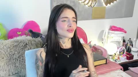 Angeline Smith  online show from November 2025 09:58:01 PM