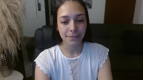 Snapshot of angeline_davies chatting on February 2025 12:28:01 PM angeline_davies online show from February 2025 12:28:01 PM