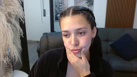 Snapshot of angeline_davies chatting on February 2025 11:19:02 PM angeline_davies online show from February 2025 11:19:02 PM