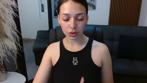 Snapshot of angeline_davies chatting on February 2025 12:14:02 PM angeline_davies online show from February 2025 12:14:02 PM