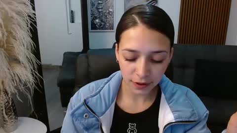 Snapshot of angeline_davies chatting on February 2025 09:27:02 PM angeline_davies online show from February 2025 09:27:02 PM