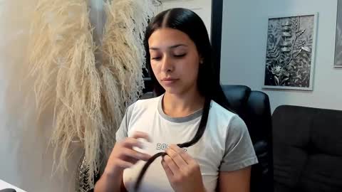 Snapshot of angeline_davies chatting on March 2025 03:18:02 PM angeline_davies online show from March 2025 03:18:02 PM