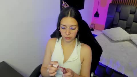 Snapshot of angeline_davies chatting on October 2025 04:00:02 AM angeline_davies online show from October 2025 04:00:02 AM