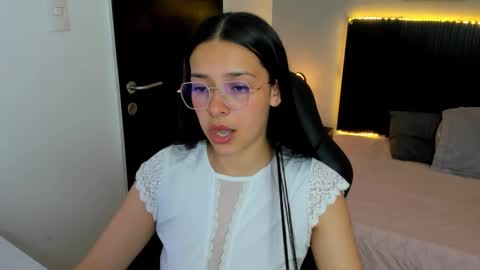 Snapshot of angeline_davies chatting on October 2025 04:02:02 AM angeline_davies online show from October 2025 04:02:02 AM