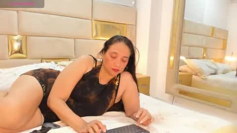 Snapshot of angeline_sttone chatting on April 2026 02:05:01 AM angeline_sttone online show from April 2026 02:05:01 AM