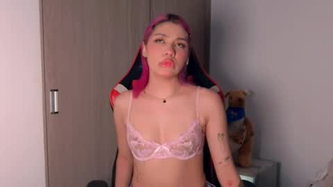 Angelinhaa  online show from December 2025 01:36:01 AM