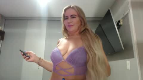 angelinna_12 online show from October 2025 04:10:01 AM
