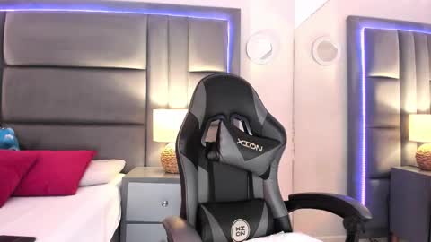 Angelique Muller  online show from November 2025 02:06:02 PM