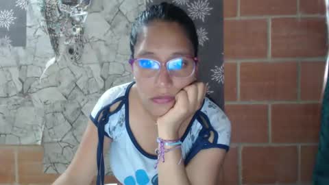 Snapshot of angelitaa_hot chatting on February 2025 12:25:02 PM angela online show from February 2025 12:25:02 PM