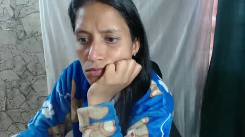 Snapshot of angelitaa_hot chatting on September 2025 10:42:01 PM angela online show from September 2025 10:42:01 PM