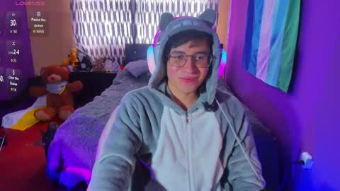 Snapshot of angelito18_twink chatting on June 2026 08:01:01 PM Angel online show from June 2026 08:01:01 PM