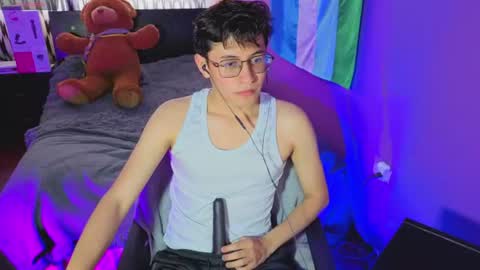 Snapshot of angelito18_twink chatting on July 2026 06:22:01 PM Angel online show from July 2026 06:22:01 PM