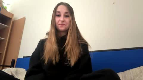 Snapshot of angelpuffx chatting on May 2026 12:45:02 PM Alice online show from May 2026 12:45:02 PM