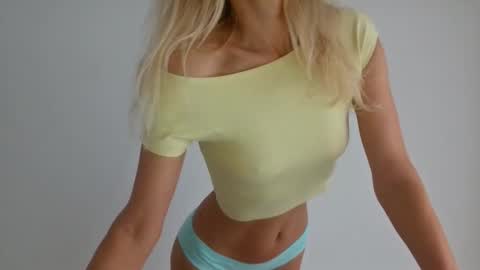 Alesia online show from December 2025 10:42:01 AM