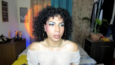 Snapshot of angelwhitte chatting on April 2026 01:37:01 AM angelwhitte online show from April 2026 01:37:01 AM