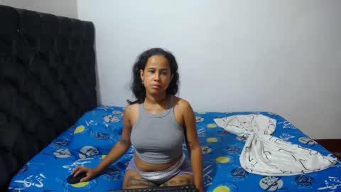 Snapshot of angelys_02 chatting on September 2025 02:12:01 AM Angie online show from September 2025 02:12:01 AM