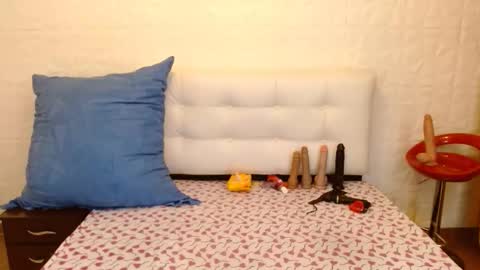 Angie online show from November 2025 07:27:01 PM