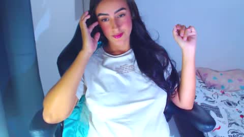 Snapshot of angie_dreamgirl chatting on December 2024 10:30:02 PM IG angie dreamgirl01 online show from December 2024 10:30:02 PM